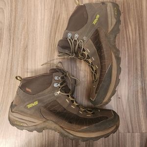 Teva raith boots size 13